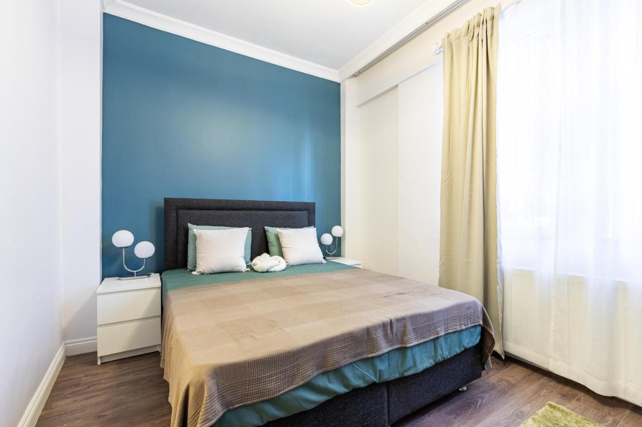 Red Suites Balat - Orange And Blue Daire *